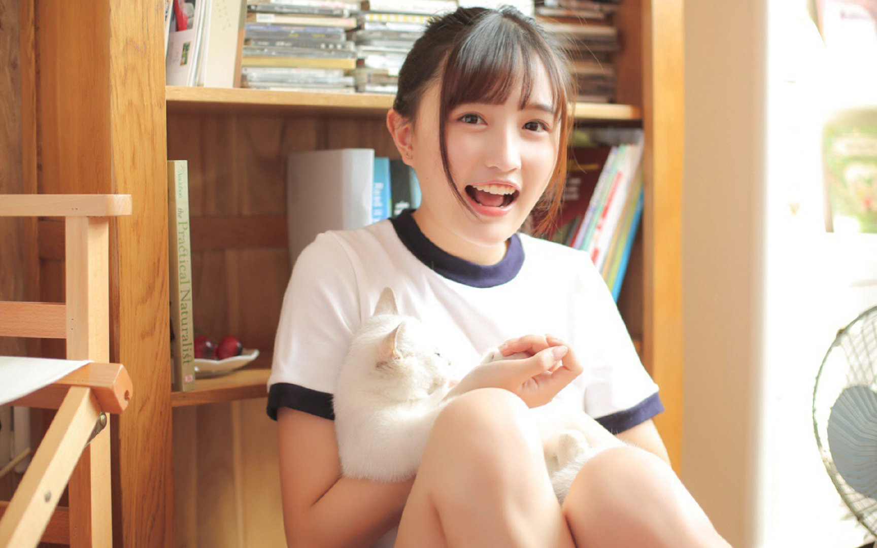 里昂边路推进撕破防线形成空档，里昂队套