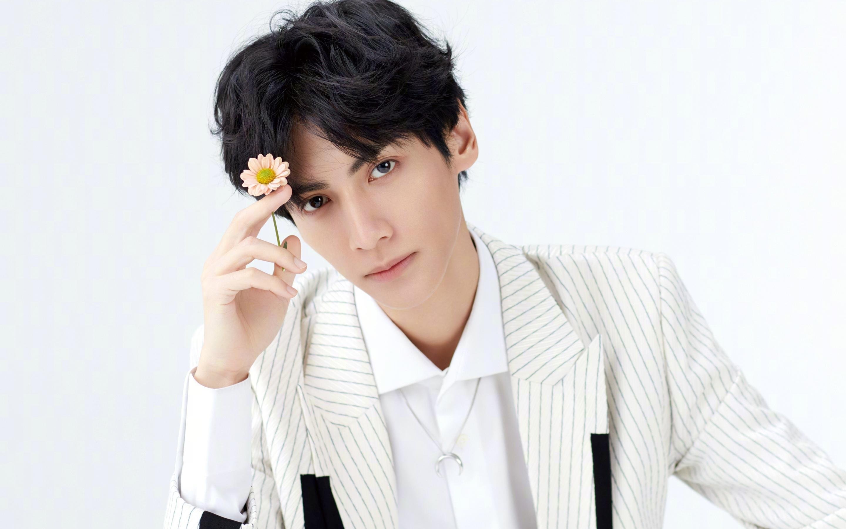 曼联在关键比赛中击败老对手，士气大增